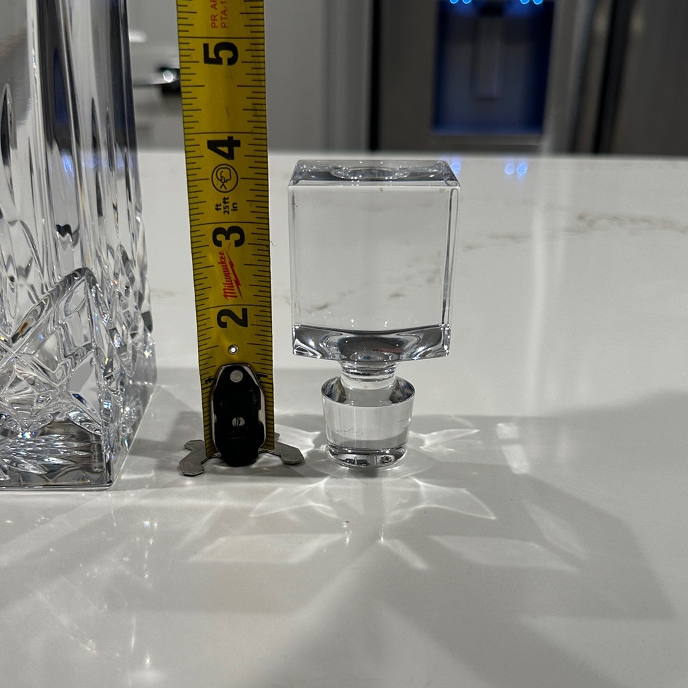 Elegant Waterford Crystal Decanter with Solid Cube Stopper - Picture 13 of 14